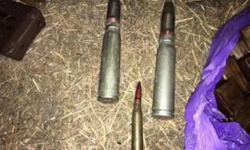 Неподалеку от линии разграничения в зоне АТО обнаружили тайник с боеприпасами
