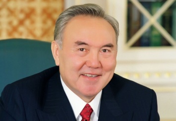 Нурсултан Назарбаев посетил первый «Макдоналдс» в Казахстане