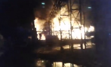 Крупнейший пожар в Чернигове: взорвавшиеся газовые баллоны едва не выжгли автопредприятие