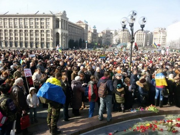 На Майдане митингуют в поддержку наводчицы Савченко, националисты угрожают штурмом посольства России