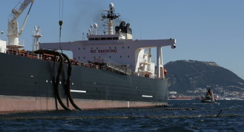 Первый танкер с иранской нефтью прибыл в Европу