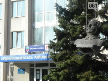 В Запорожье снесли памятник Орджоникидзе