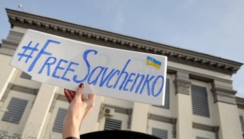 Как соцсети отреагировали на красноречивый жест Савченко в суде