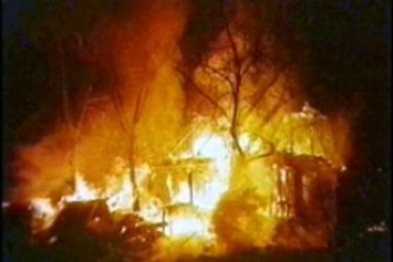 Неосторожность с огнем - пожар дачи на Карбышева (фото)