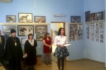 В музее истории Бердянска открылась и действует выставка вышитых картин Ольги Воробей-Бондарь