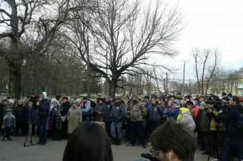 Азов: жители Яготина вышли на митинг против прибытия сирийских беженцев