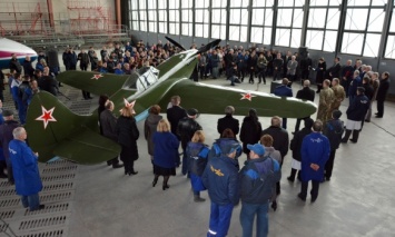 В столичном музее авиации появился легендарный самолет из фильма "В бой идут одни старики"