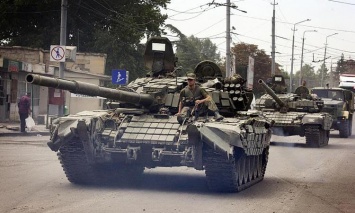 Интенсивный бой в Донецке: по центру города ездят танки, жители прячутся в подвалах