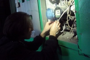 В Горловке при помощи автоматчиков начали отключать должников от электроэнергии
