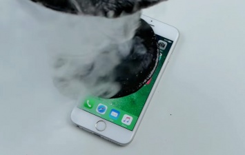 Видео с «убийством» iPhone 6s расплавленной смолой набрало миллион просмотров за два дня