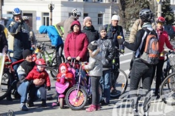 Велосипедисты поддержали "солнечных детей"