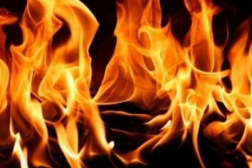 В Углегорске при пожаре в многоквартирном доме погиб человек