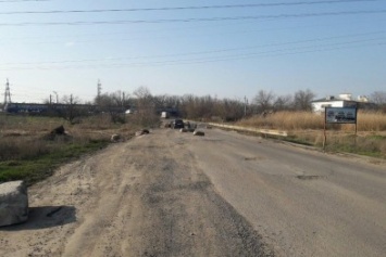 На подъездах к Одессе остались забытые баррикады (ФОТО)