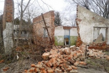 В Черниговской области под завалом стены погиб молодой человек