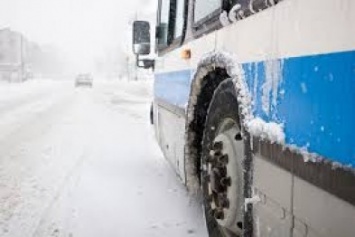 В Одесской области из-за снега рейсовый автобус вылетел в овраг