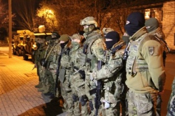 "Азов" патрулирует Мариуполь вместе с полицейскими (ФОТО)
