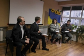 В Димитрове (Мирнограде) обсудили инструменты влияния на местную власть,, вопреки возражениям самих властей