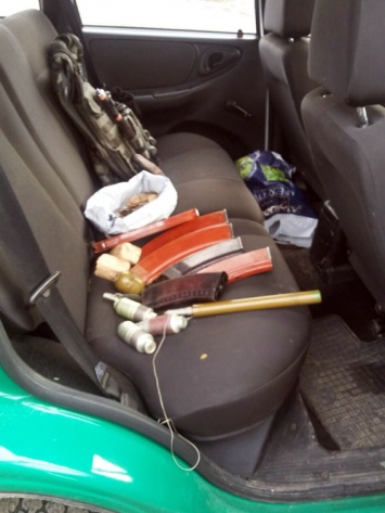 В Донецкой области в автомобиле нашли крупную партию боеприпасов
