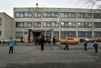 Макеевчане, берегите детей! В одной из школ Докучаевска сегодня прогремел взрыв
