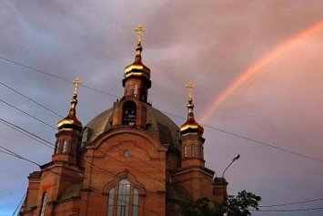Над Мариуполем появилась красивая радуга (ФОТОФАКТ)