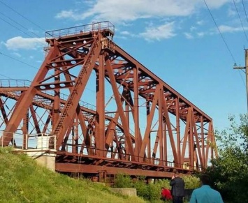 В Киевской обл. во время попытки сделать селфи на мосту погиб 15-летний подросток
