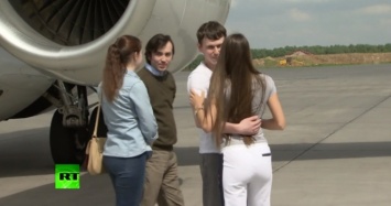 Ерофеева и Александрова в московском аэропорту встречали только жены и журналисты, одобренные Кремлем
