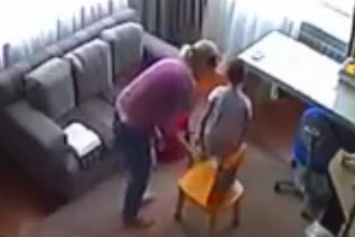 В Одессе родители сняли видео, как логопед избивает их заикающегося мальчика (ВИДЕО)