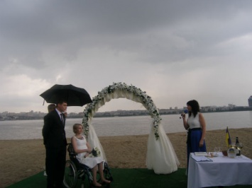 Свадьба волонтера Яны Зинкевич прошла под проливным дождем (ФОТО)
