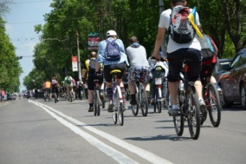 В Мариуполе сотни велосипедистов открыли велодень (ФОТО+ВИДЕО)