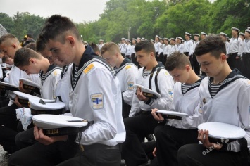 В Одессе прозвенел последний звонок для выпускников единственного в Украине Военно-морского лицея (фото)