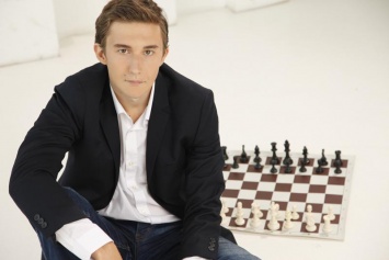 Российский шахматист Сергей Карякин одержал победу в третьем туре мемориала Гашимова