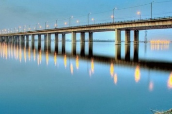 Ночью мужчина хотел спрыгнуть с Кайдакского моста в Днепр