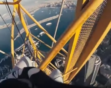 Руфер Мустанг покорил рекордную высоту в Дубае (ВИДЕО)