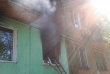 В Першотравенске соседи спасли детей из горящей квартиры