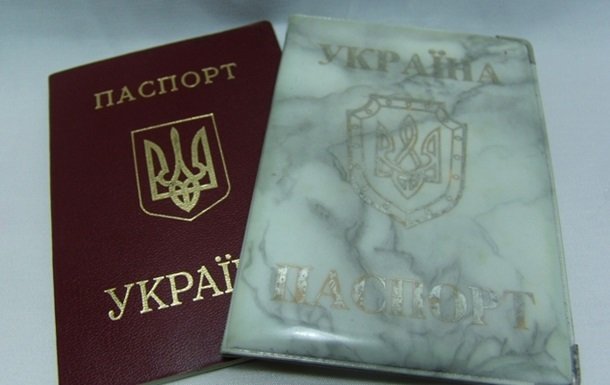 Украинцы до конца года должны избавиться от старых паспортов