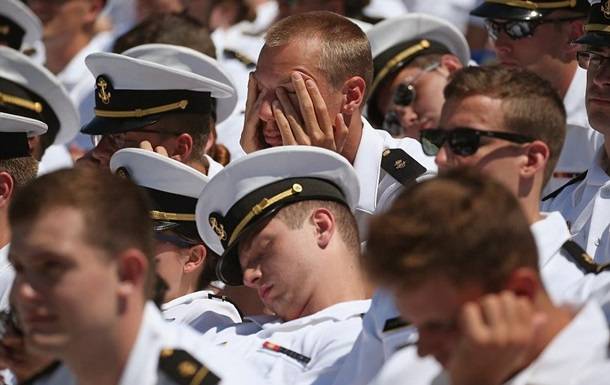 Байден своей речью усыпил выпускников Военно-морской академии США (ВИДЕО)