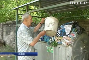 Улицы Львова завалило мусором (Видео)