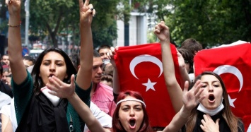 Турки протестовали против признания Германией геноцида армян (ВИДЕО)
