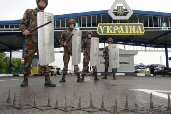 Граница Украины с Россией останется без стены
