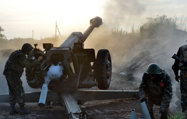 Бойцы с передовой требуют подведения крупнокалиберных орудий для ответа на обстрелы боевиков, - ОБСЕ