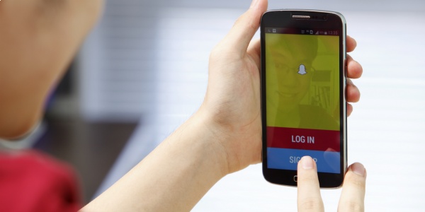 Для просмотра видео в Snapchat скоро не придется удерживать палец на экране