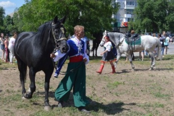 В Северодонецке выступил областной казачий конный театр (ФОТО)