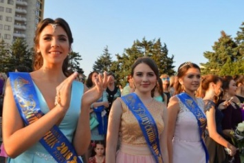 Прощальный вальс: в Черноморске прошел общегородской праздник выпускников (+фото)