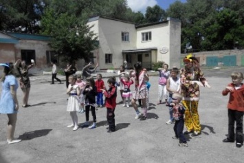 "Радуга добрых дел": макеевские студенты устроили праздник пациентам детской больницы