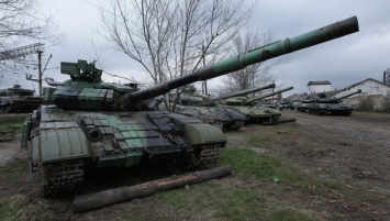 Боевики из танка обстреляли позиции украинских бойцов около Красногоровки, - пресс-центр штаба АТО