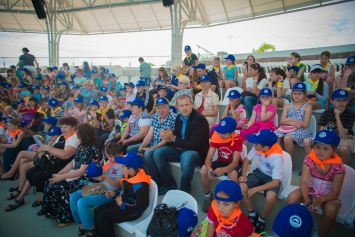Депутат Одесского облсовета организовал для 600 детей праздник в дельфинарии