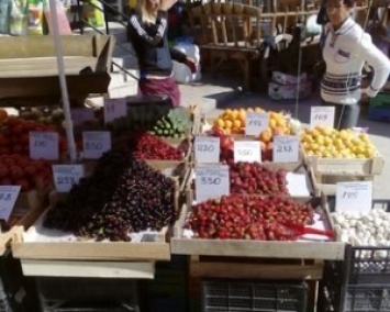 Космические цены на ягоды в Крыму (ФОТО)