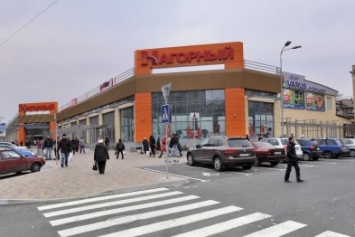 Полиция Днепра проверяет информацию о минировании супермаркета "Варус"