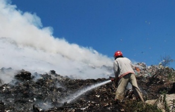 Пожар на свалке под Львовом грозит экологической катастрофой