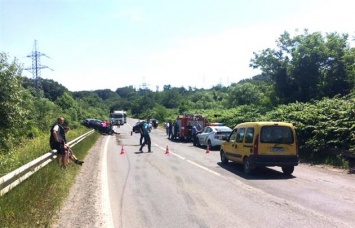 Смертельное ДТП под Мукачево: В лобовом столкновении двух авто погибли 2 человека (Видео)